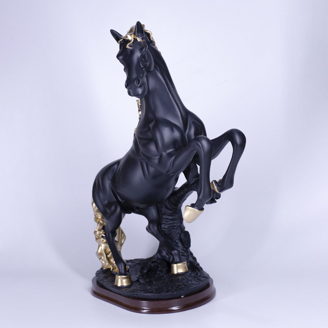 Majestic Resin Horse Statue - Elegant Home Decor Accent